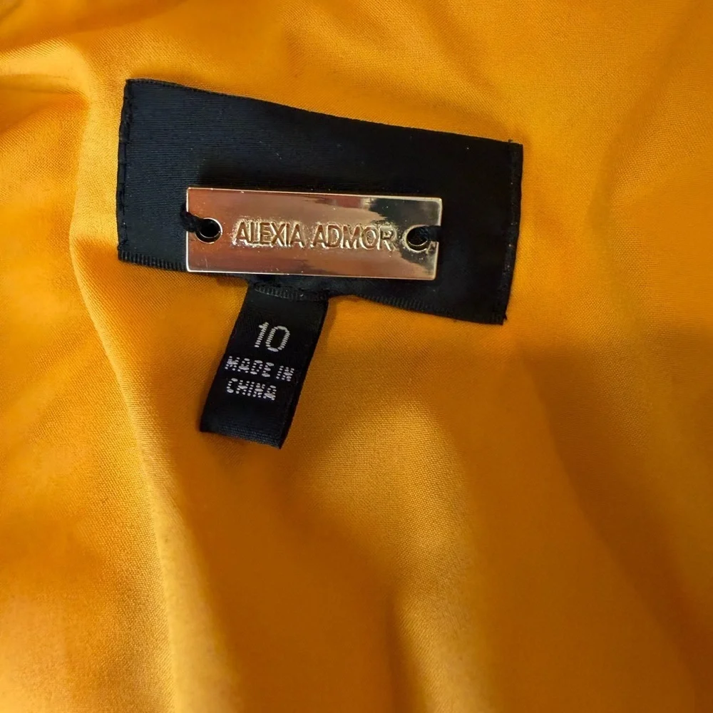 Alexia Admor Phoebe Wrap Dress Mustard Geo Print Size 10 Like New